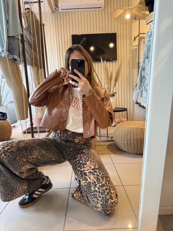 Campera cuerina Marrón