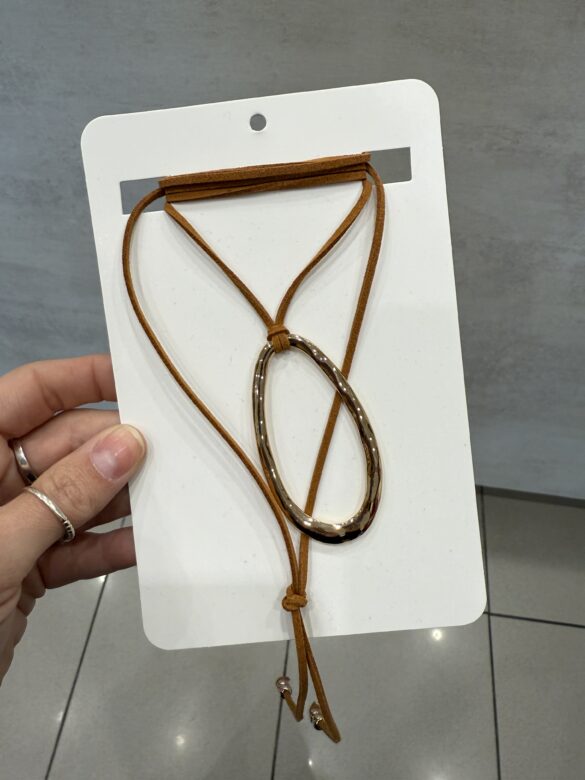 Chocker gota marrón